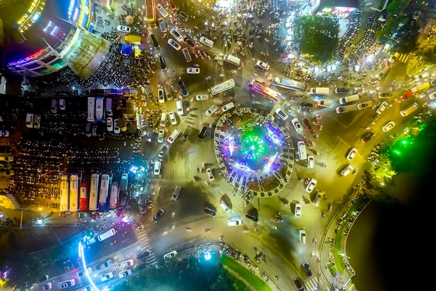 Foto vista aérea de la ciudad de da lat por la noche hermoso destino turístico en las tierras altas centrales de vietnam