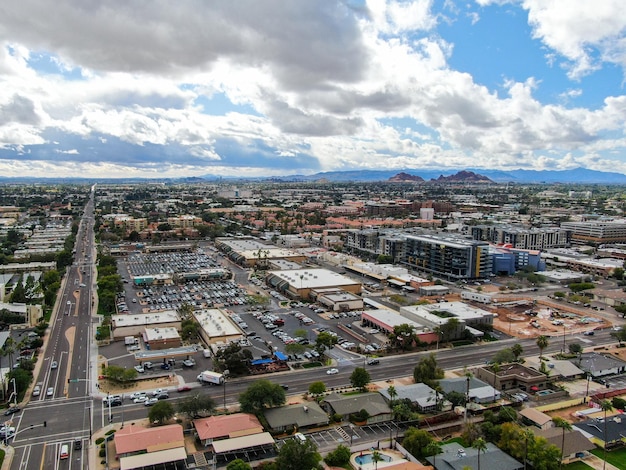 Vista aérea de la ciudad del desierto de Scottsdale en Arizona al este de la capital estatal Phoenix USA