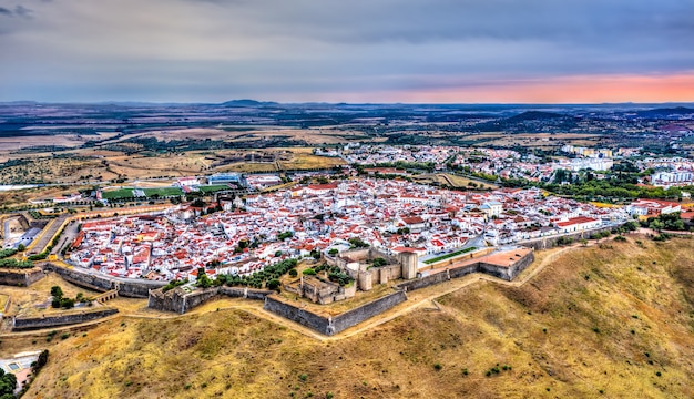 Vista aérea de la ciudad de Elvas. en Alentejo, Portugal