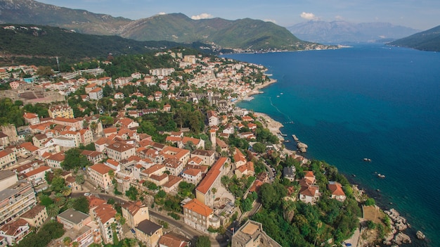 Vista aérea de la ciudad de Herceg-Novi