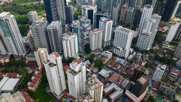 Vista aérea de la ciudad de Kuala Lumpur en la noche Malasia