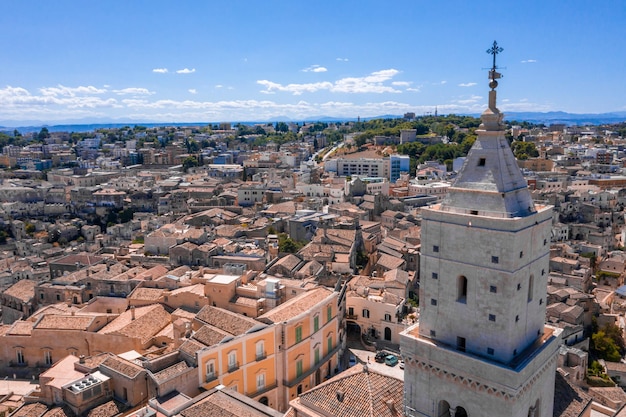 Vista aérea de la ciudad de Matera en la región de Basilicata, en el sur de Italia. Matera es una atracción del patrimonio mundial de la UNESCO y un destino turístico y de viaje de Italia.