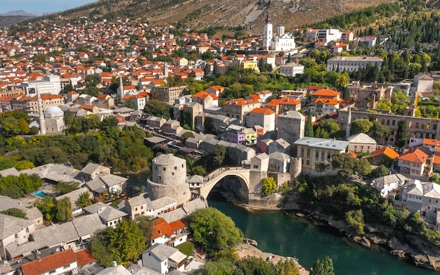 Foto vista aérea de la ciudad de mostar