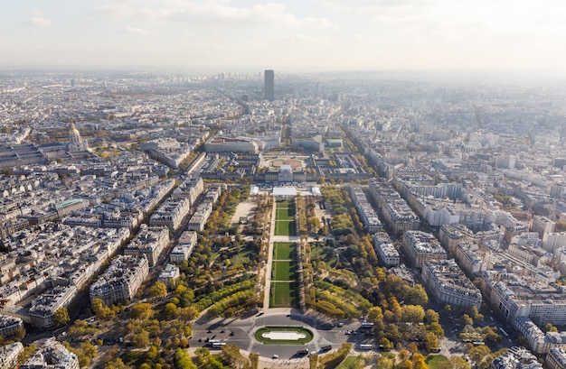 Vista aérea de la ciudad de París y el campo de Marte