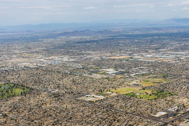 Vista aérea de la ciudad de phoenix arizona mirando hacia el noreste sobre nosotros