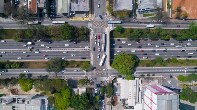 Vista aérea de la ciudad de Sao Paulo, Brasil. En el barrio de Vila Clementino, 23 de Maio