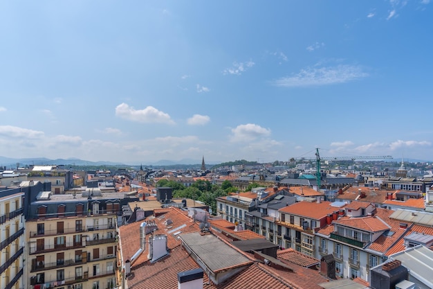 Vista aérea de la ciudad y sus tejados de San Sebastián Donostia En la provincia de Gipuzkoa País Vasco