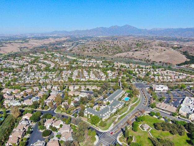 Vista aérea de la comunidad masterplanned Ladera Ranch South Orange County California