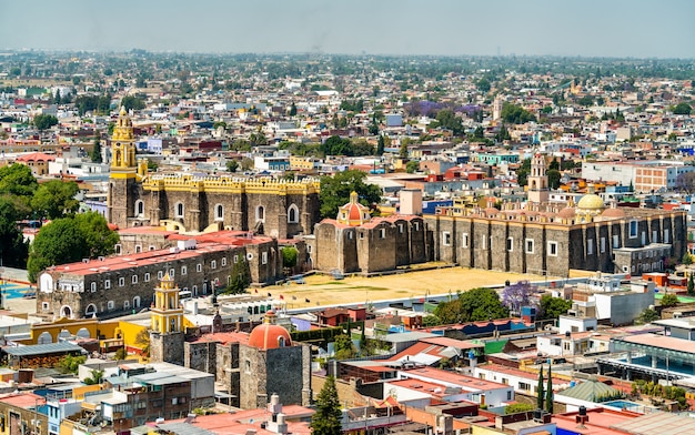 Vista aérea del Convento Franciscano de San Gabriel en Cholula, México