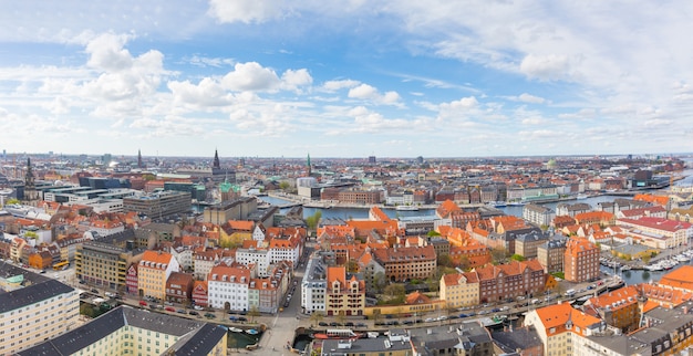 Vista aérea de Copenhague en un día nublado