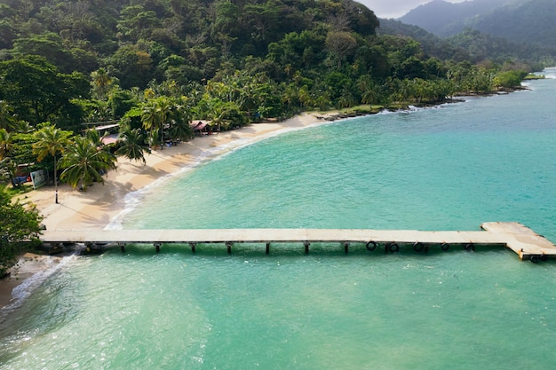 Vista aérea de la costa en el Mar Caribe