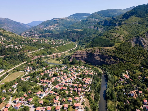 Vista aérea da aldeia de Tserovo, na Bulgária