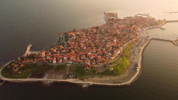 Vista aérea da antiga cidade de Nesebar na costa do Mar Negro da Bulgária