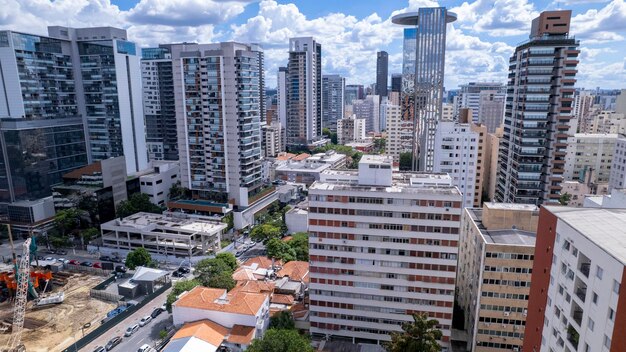 Vista aérea da Avenida Reboucas no bairro de Pinheiros, em São Paulo, Brasil