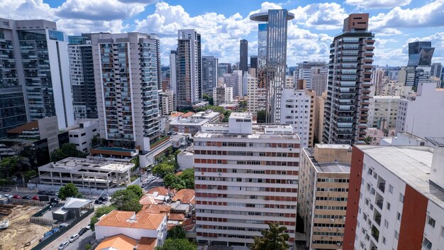 Vista aérea da Avenida Reboucas no bairro de Pinheiros, em São Paulo, Brasil