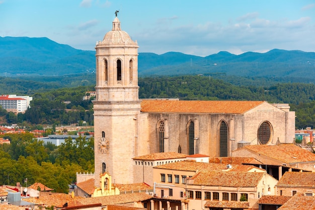 Vista aérea da catedral de santa maria em girona catalunha espanha