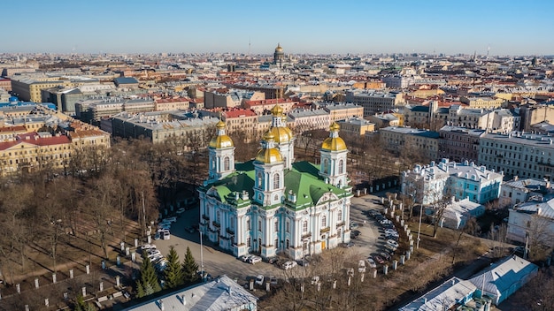 Vista aérea da Catedral Naval de São Nicolau em São Petersburgo. Nikolo-Bogoyavlenskiy Morskoy Sobor