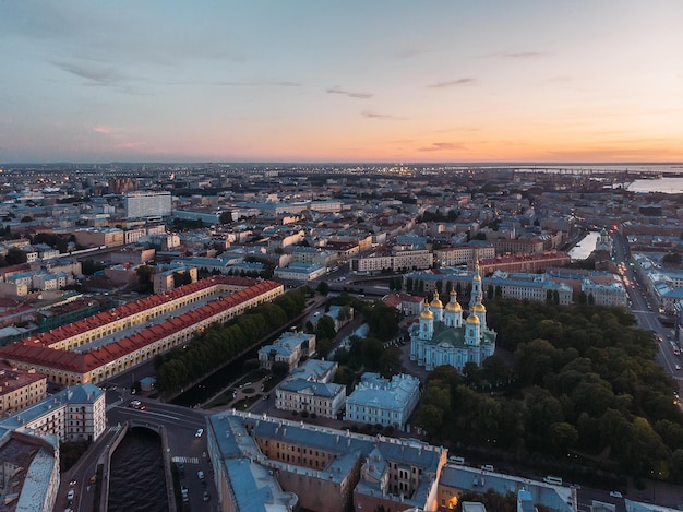 Vista aérea da Catedral Naval de São Nicolau em São Petersburgo Vista de cima Foto de drone