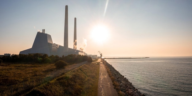 Vista aérea da central elétrica. uma das usinas de energia mais bonitas e ecológicas do mundo. energia verde esg.