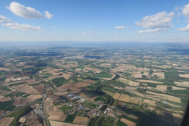 Vista aérea da cidade contra o céu