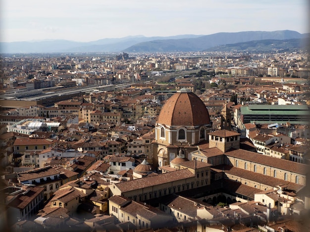 Foto vista aérea da cidade de florença detalhe da torre giotto perto da catedral santa maria dei fiori brunelleschi cúpula itália