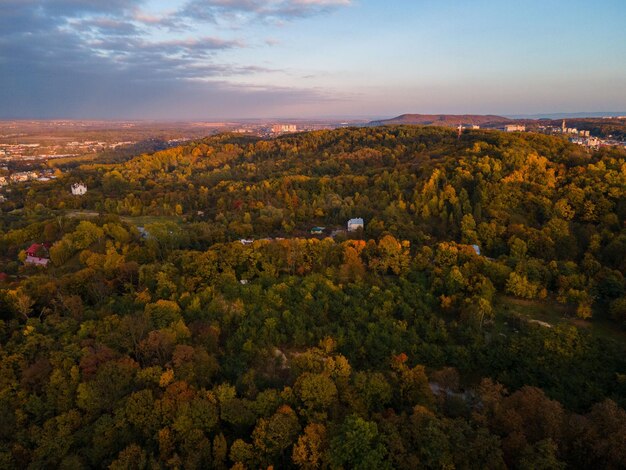 Vista aérea da cidade de outono de Lviv