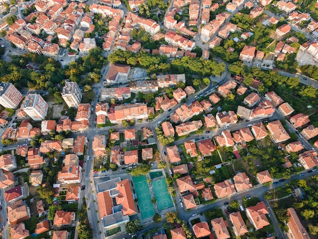 Vista aérea da cidade de Petrich, na Bulgária