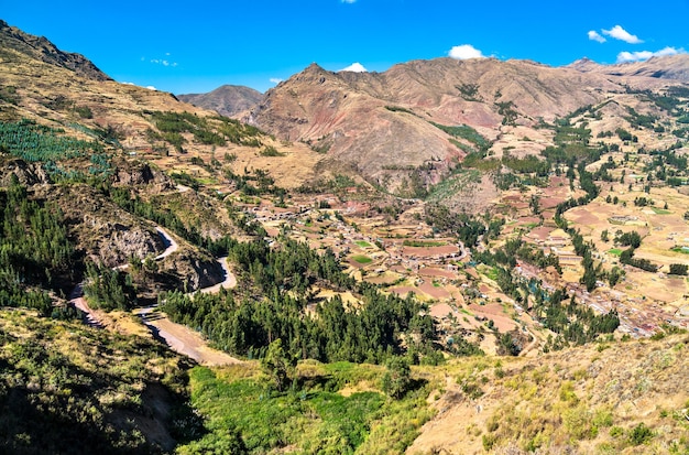 Vista aérea da cidade de Pisac perto de Cusco no Peru