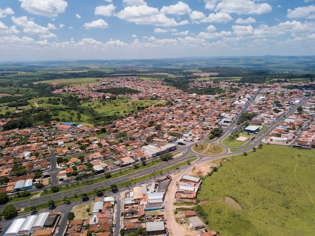 Foto vista aérea da cidade de santa rosa do viterbo, são paulo, brasil.