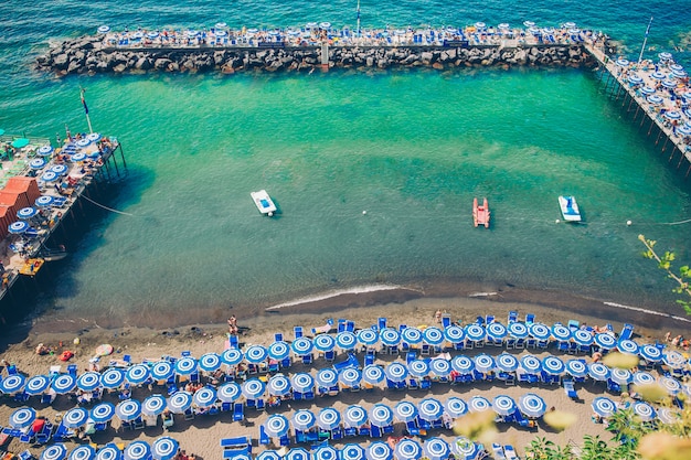 Vista aérea da cidade de Sorrento, costa de Amalfi, Itália