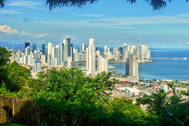 Vista aérea da cidade do Panamá da colina Ancon