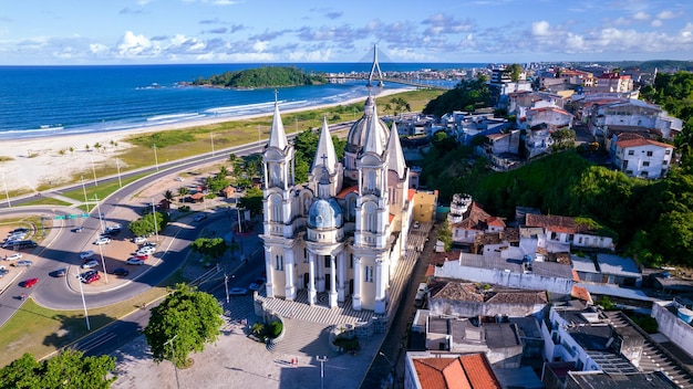 Vista aérea da cidade turística de Ilhéus, no centro histórico da cidade da Bahia, com a Catedral de São Sebastião