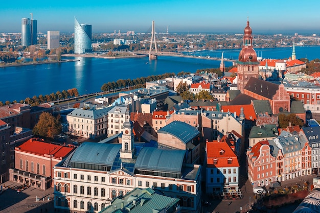 Vista aérea da cidade velha e daugava riga letônia