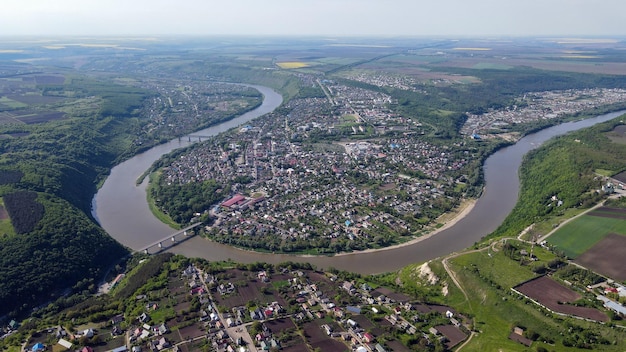 Vista aérea da cidade zalishchyky ucrânia