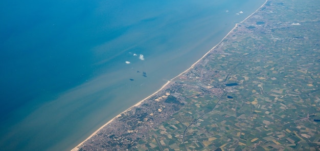 Vista aérea da costa da Bélgica