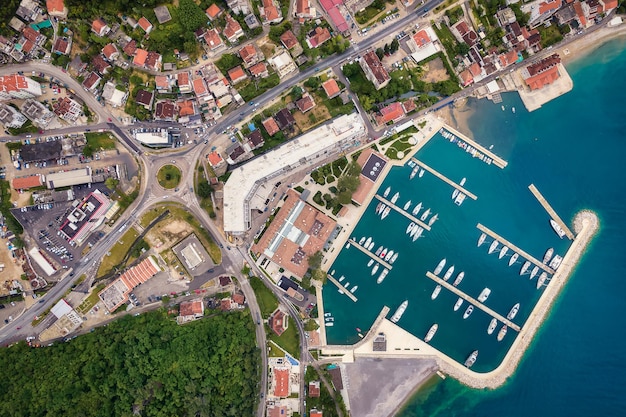 Vista aérea da costa de herceg novi