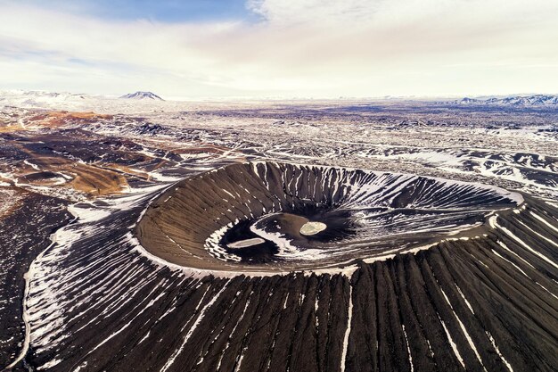 Foto vista aérea da cratera de hverfjall myvatn islândia