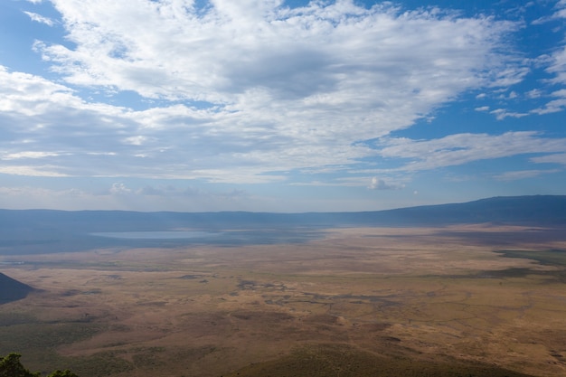 Vista aérea da cratera de Ngorongoro, Tanzânia, África. Paisagem da Tanzânia