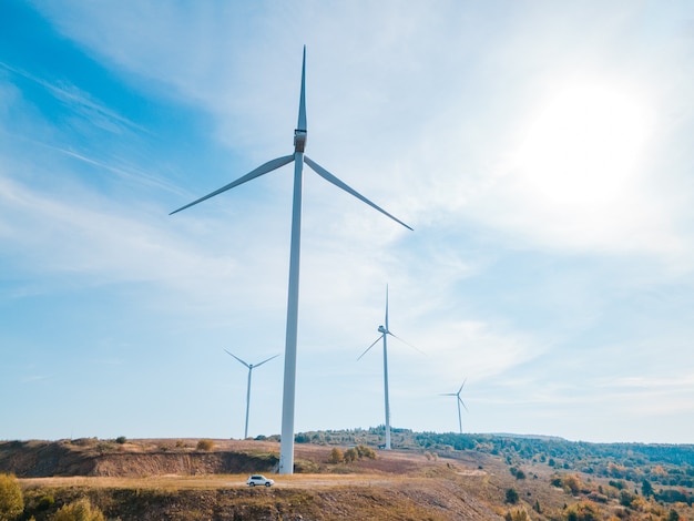 Vista aérea da energia verde da usina elétrica da turbina eólica