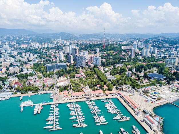 Vista aérea da estação marítima - porto marítimo de Sochi, Krasnodar Krai, Rússia.