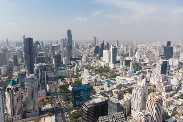 Vista aérea da estrada sathon, importante área de negócios em bangkok tailândia