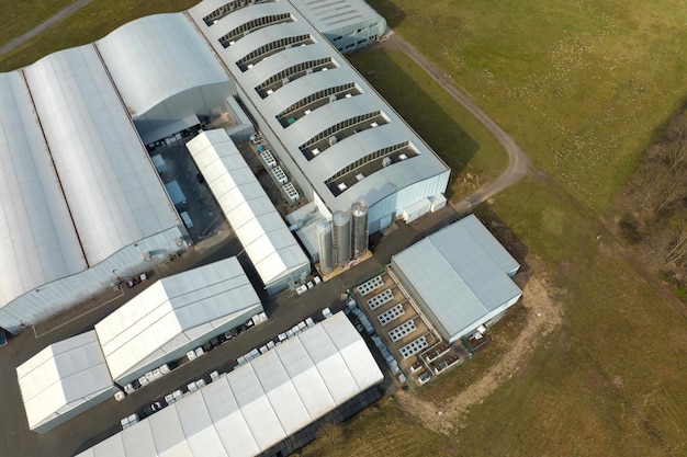 Vista aérea da estrutura fabril moderna para produção e distribuição de equipamentos industriais Conceito de indústria global