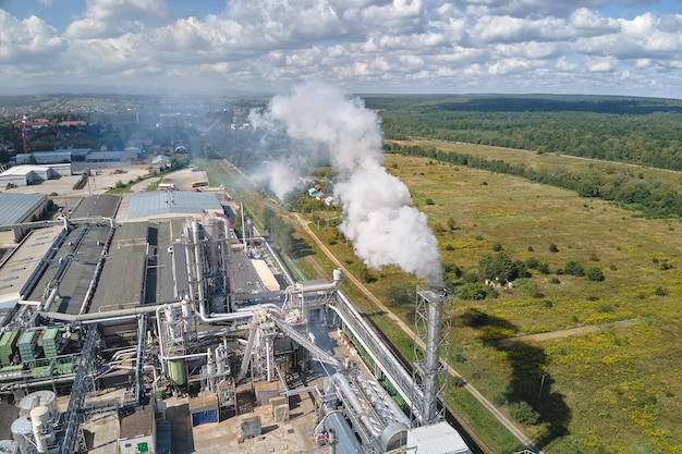 Vista aérea da fábrica petroquímica de refino de petróleo e gás com estrutura de fabricação de planta de alta refinaria Produção global e conceito de fabricação