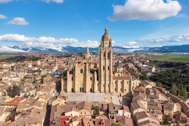 Vista aérea da famosa atração turística da Catedral de Segóvia em Castela e Leão Espanha