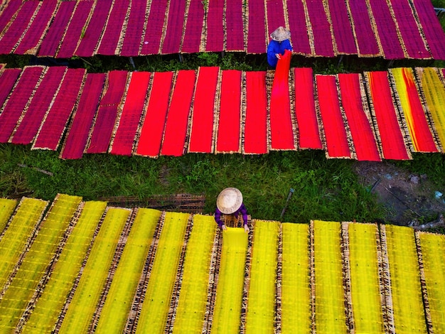 Vista aérea da farinha de mandioca fazendo ingredientes da vila para sopa doce, uma especialidade culinária tradicional da cidade de Tay Ninh, Vietnã Conceito de negócios e viagens