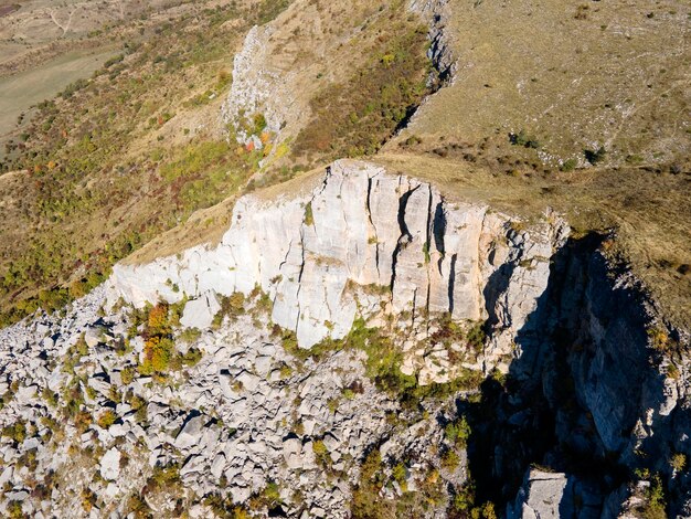 Vista aérea da Formação Rocosa Stolo na Montanha Ponor, na Bulgária