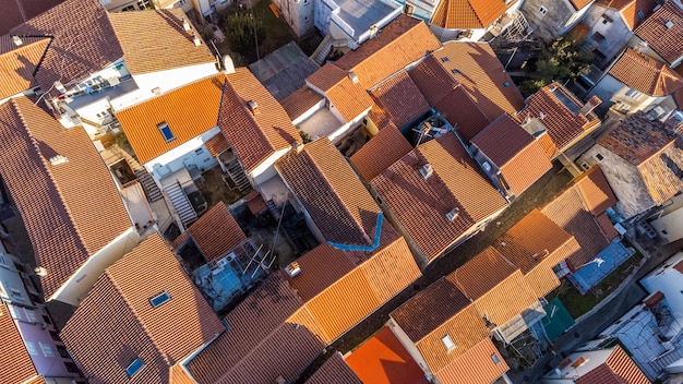 Vista aérea da histórica cidade adriática da ilha de Krk da baía de Krk Kvarner do mar Adriático Croácia Europa