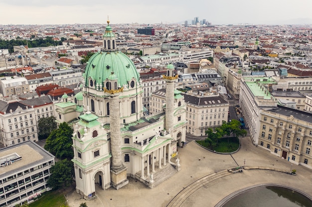Vista aérea da Igreja Karlskirche em Viena