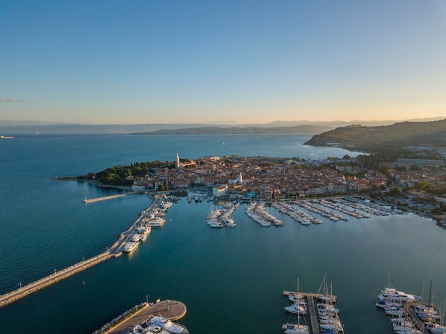 Vista aérea da Ilha Adriática da Eslovênia