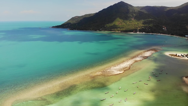 Vista aérea da ilha de drone na praia de Koh Phangan, Tailândia